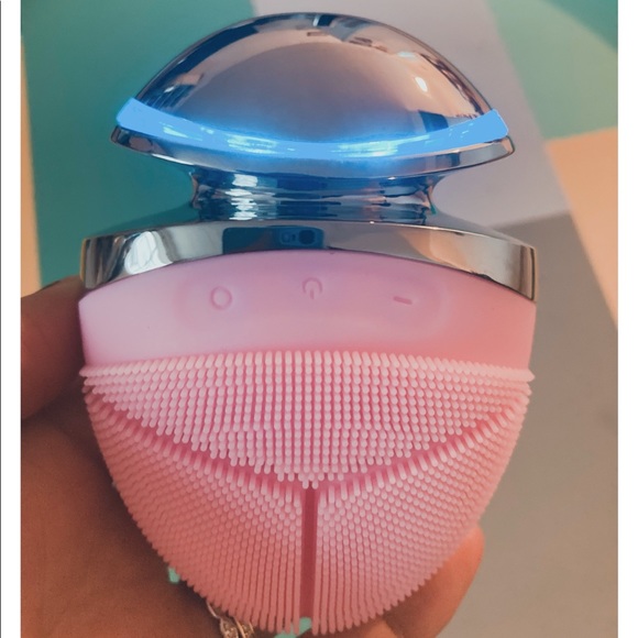 Silicone Leading-in Electronic Facial Brushes - Picture 5 of 10